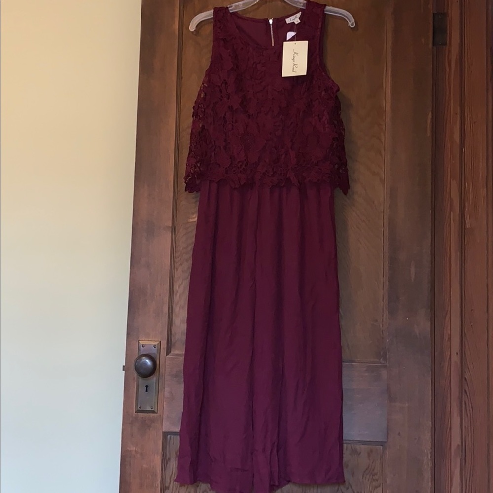 Wide-leg maroon jumpsuit with embroidery!